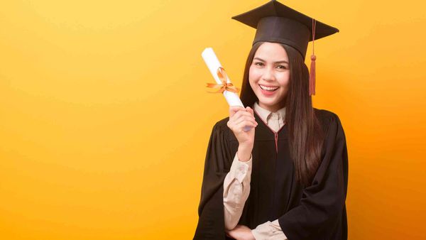 How to announce graduation on LinkedIn! Auto-generate your text!